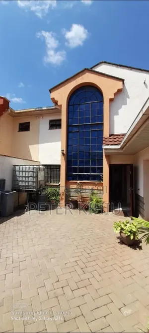4bdrm Maisonette in Phenom Estate for sale