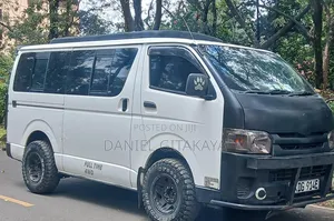 Toyota HiAce 2014 White