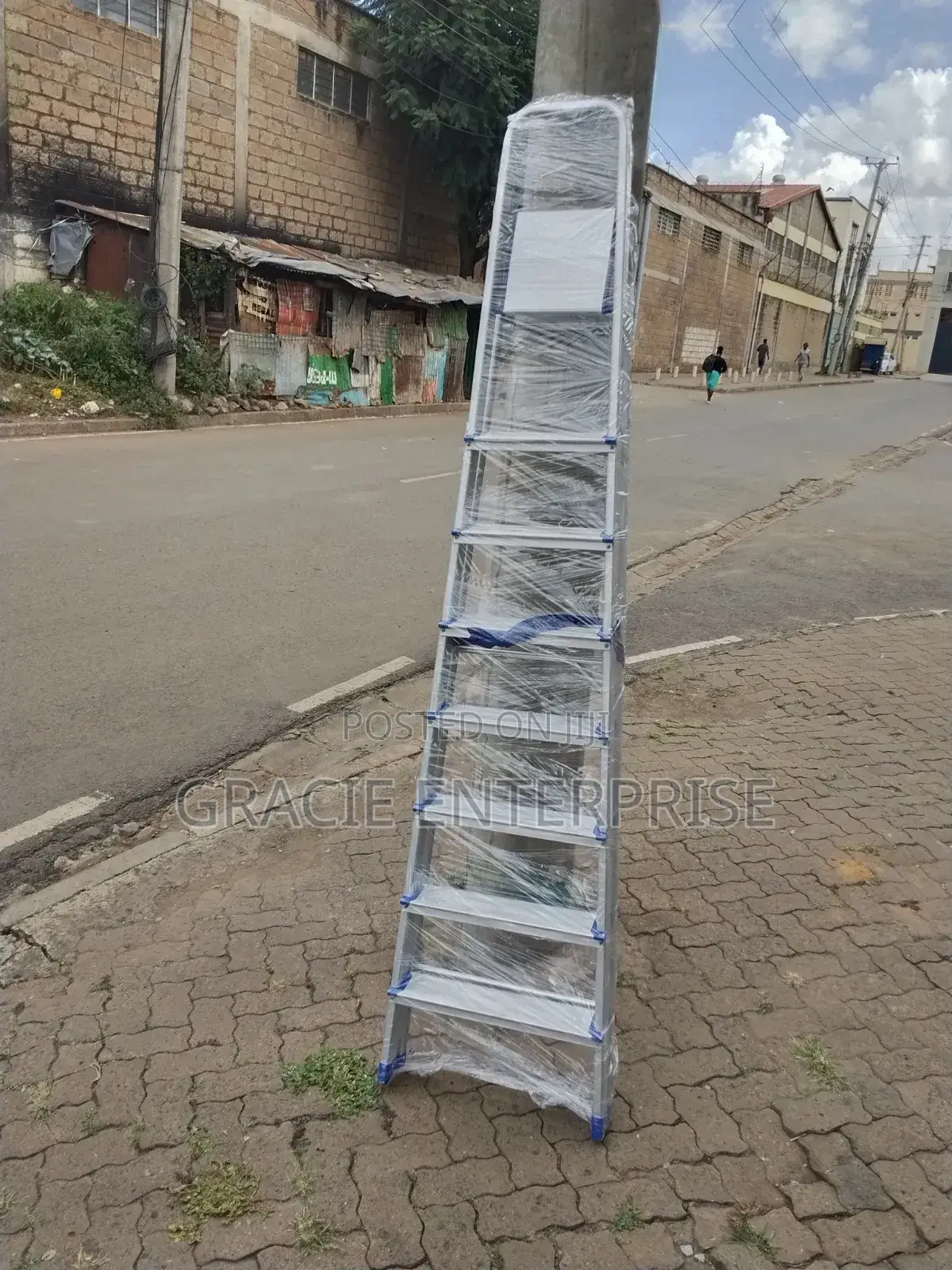 8 Step Aluminum Ladder
