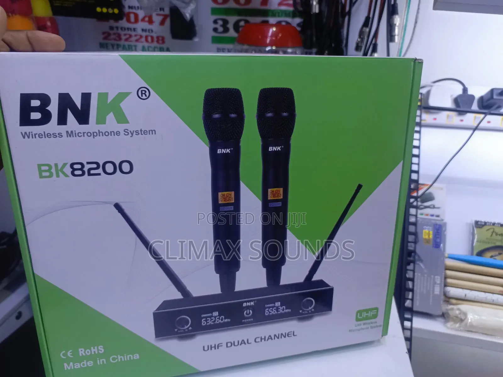 BNK 8200 Professional Wireless Microphone
