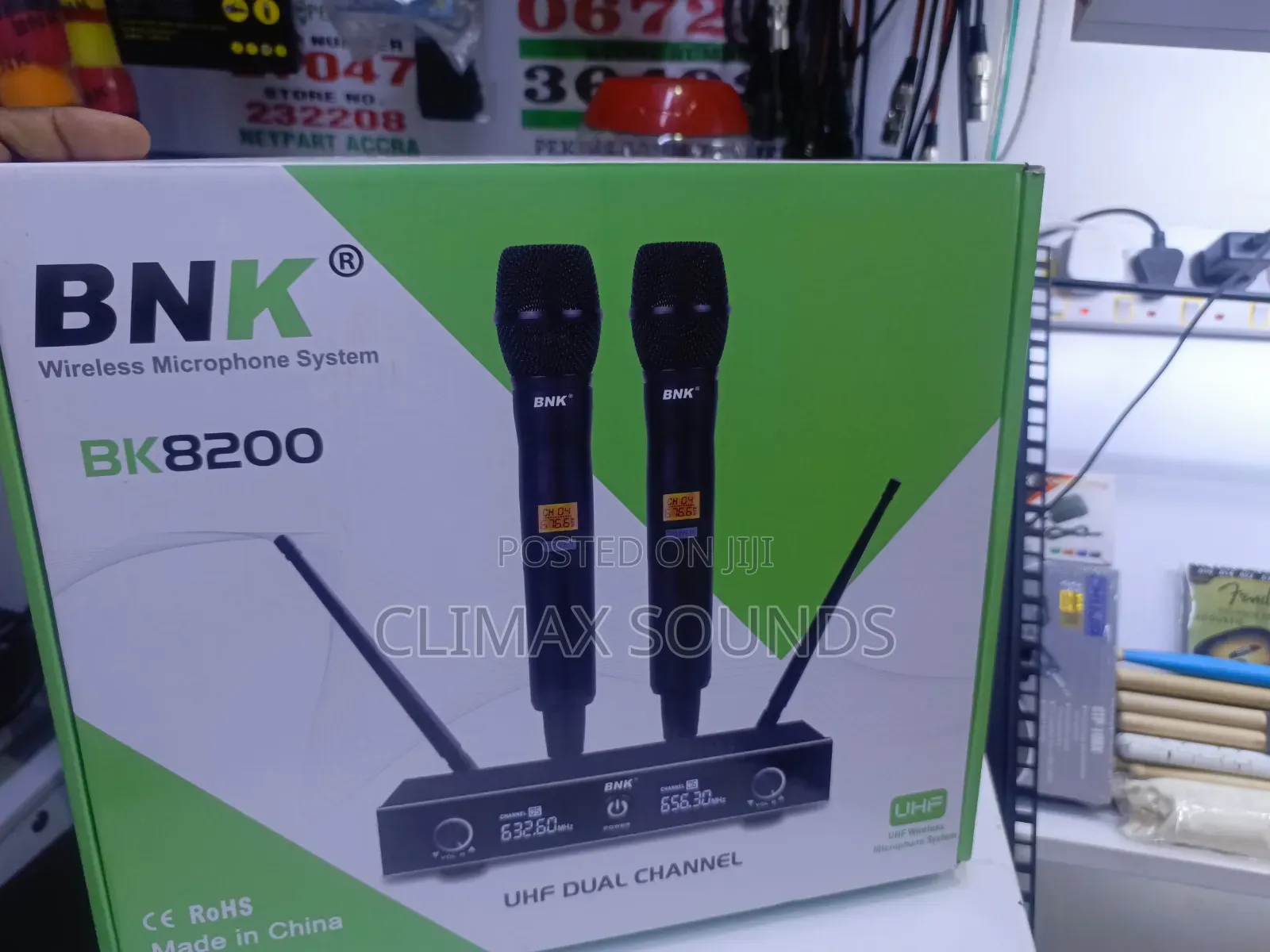 BNK 8200 Professional Wireless Microphone