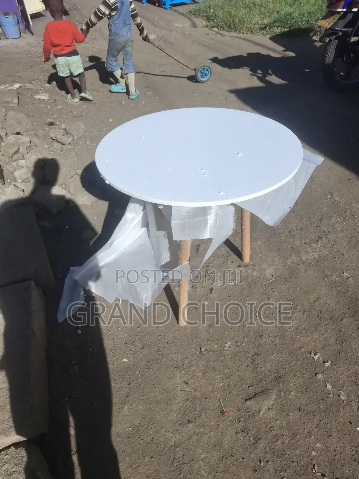 Eames Table Round