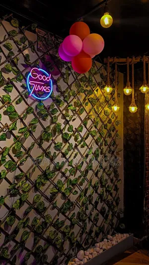 Expandable Fence Panel for Wall Decor
