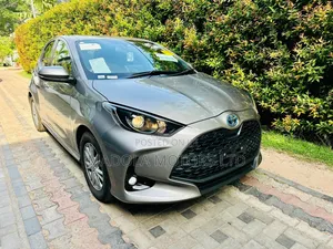 Toyota Yaris L Hatchback 5dr 2018 Gray