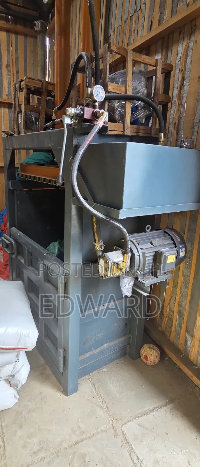 Electric Vertical 40t Compressing Baling Baler Machine