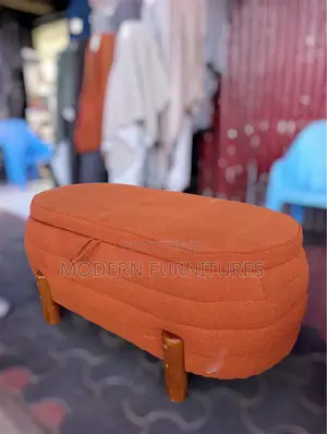 Chiq Storage Ottoman/Ottoman