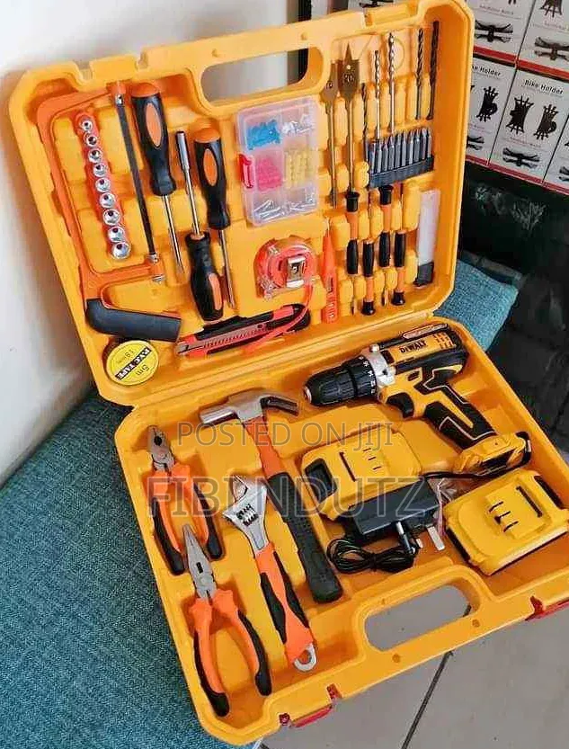 Dewalt 2 Batteries Drill With a Set of Tools