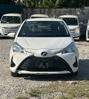Toyota Vitz 1.3 FWD 5dr 2019 White