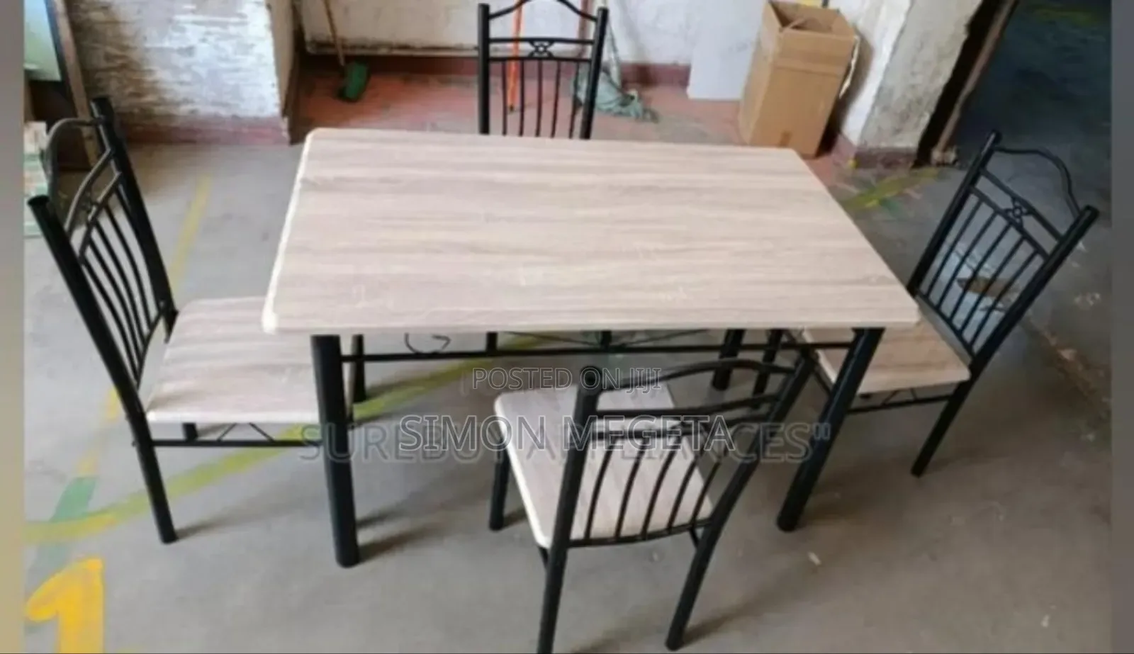 Xolo4sitter Dinning Table