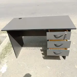 0.9m Office Desk With Three Drawers K