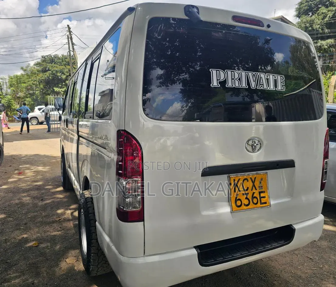 Toyota HiAce 2013 White