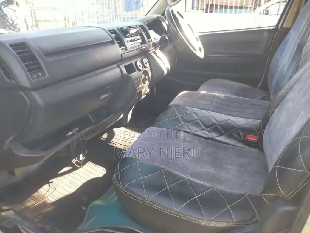 Toyota HiAce 2015 Beige