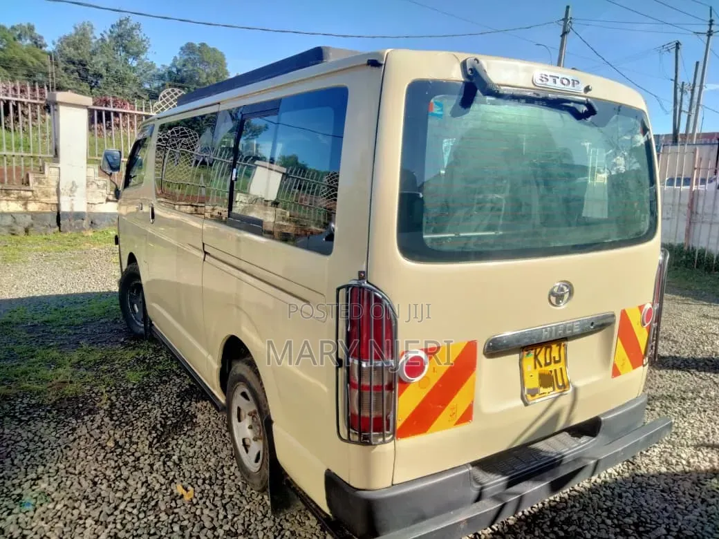 Toyota HiAce 2015 Beige