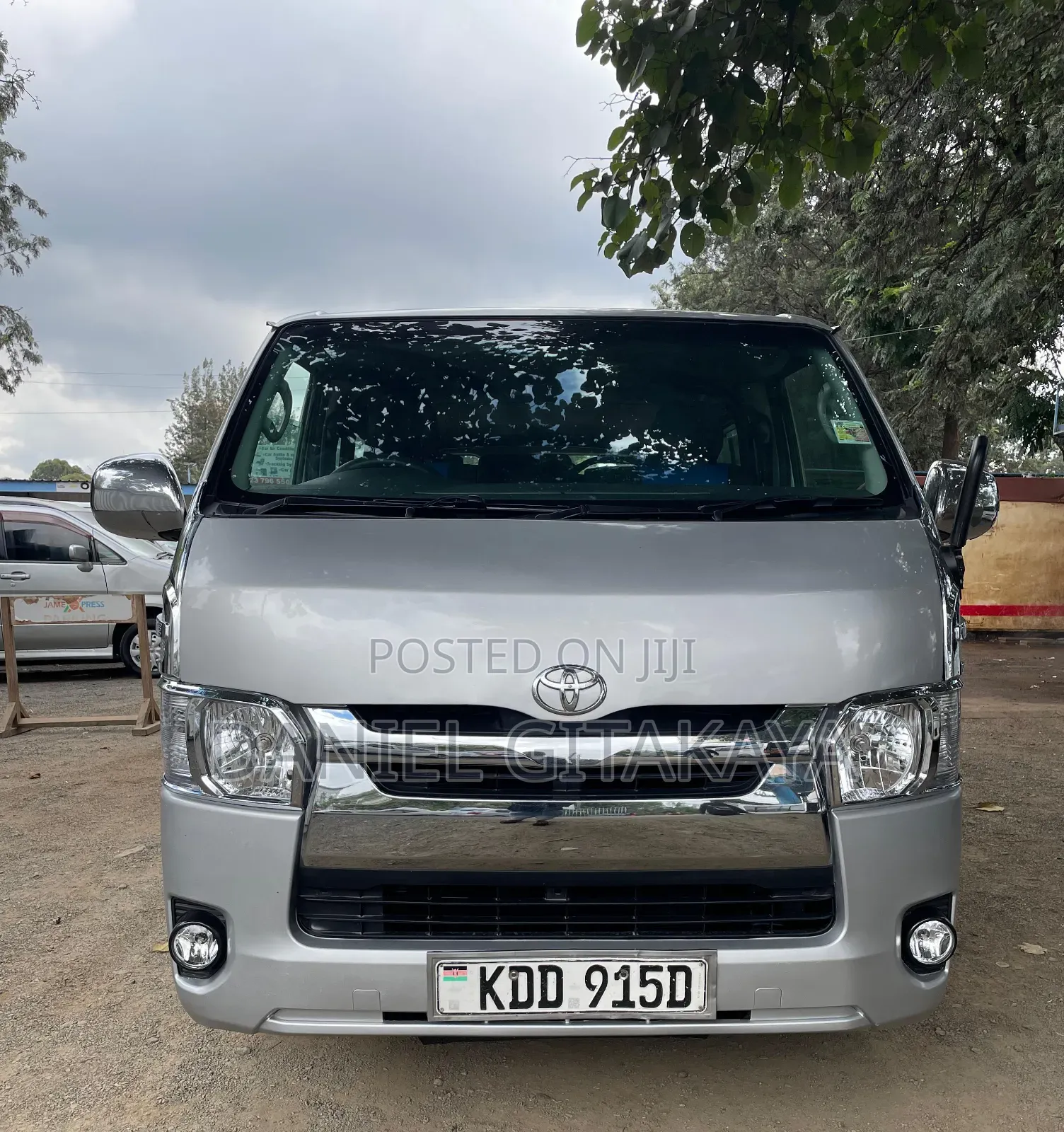 Toyota HiAce 2014 Silver