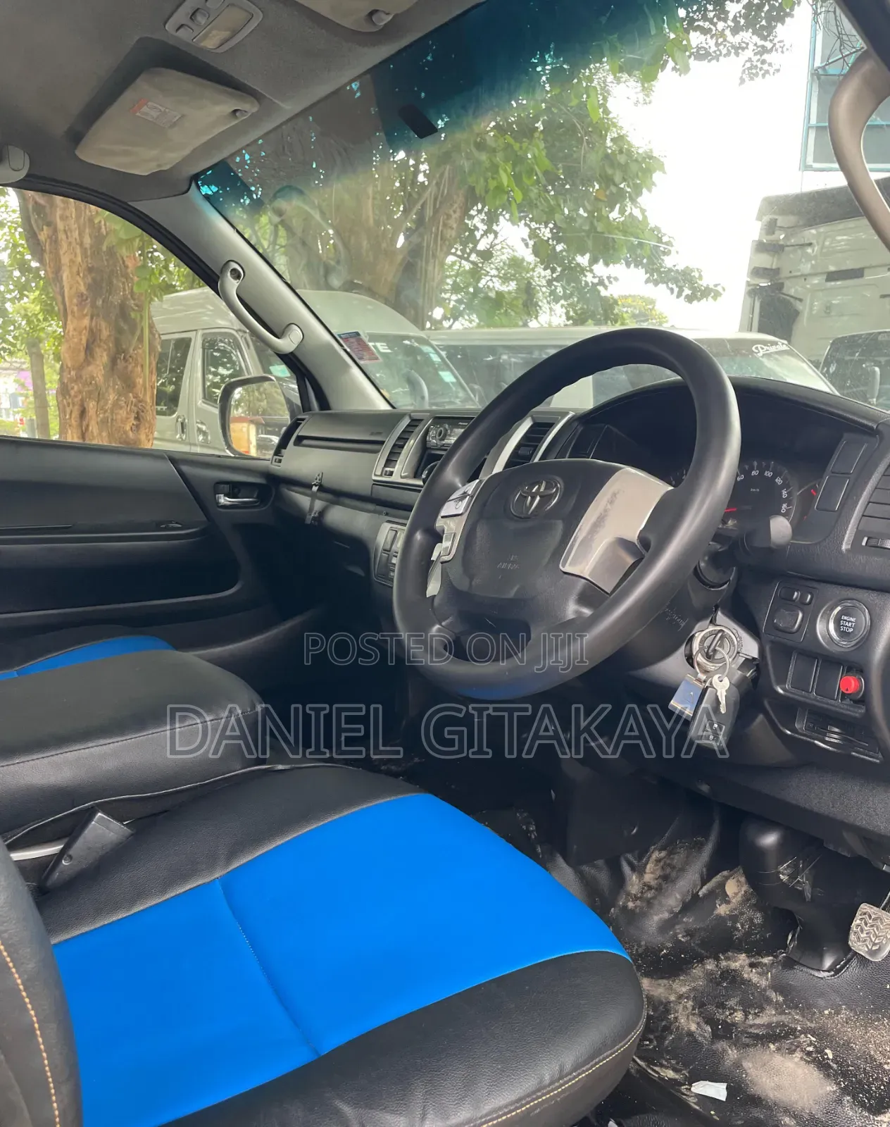 Toyota HiAce 2014 Silver