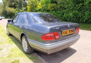 Mercedes-Benz E200 1998 Blue