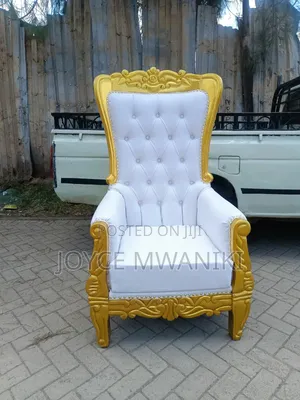 Queen Chair or Pedicure Seat, White and Gold