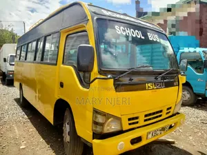 Isuzu Executive Bus 2008 Yellow