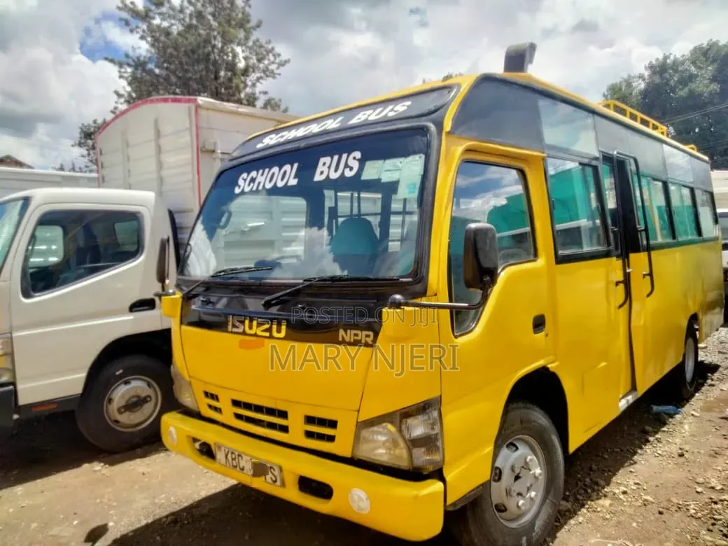 Isuzu Executive Bus 2008 Yellow