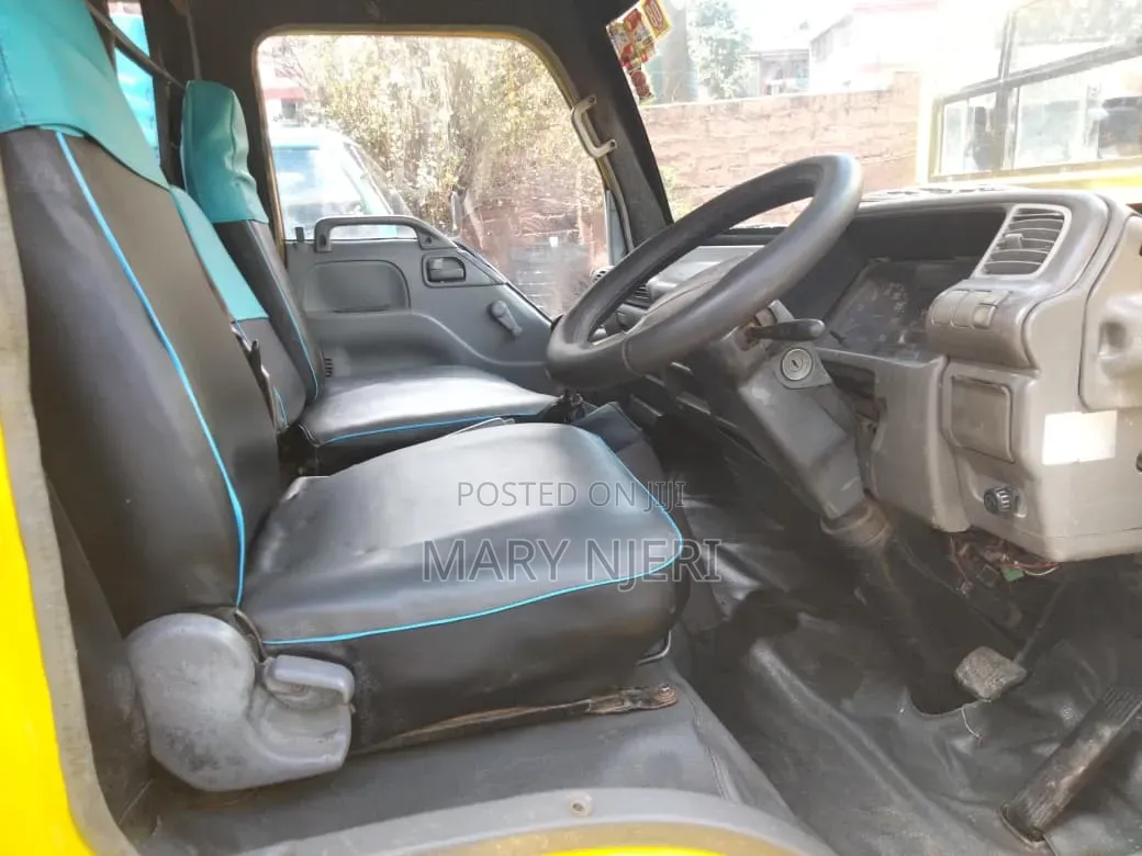 Isuzu Executive Bus 2008 Yellow