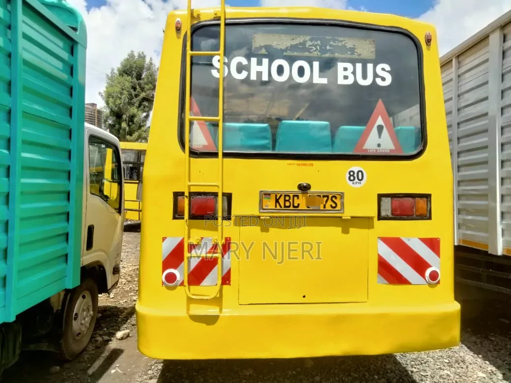 Isuzu Executive Bus 2008 Yellow