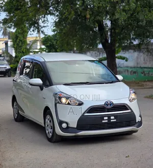 Toyota Sienta 1.5 Hybrid FWD (6-seater) 2019 Pearl