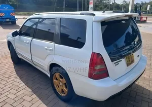 Subaru Forester Automatic 2004 White