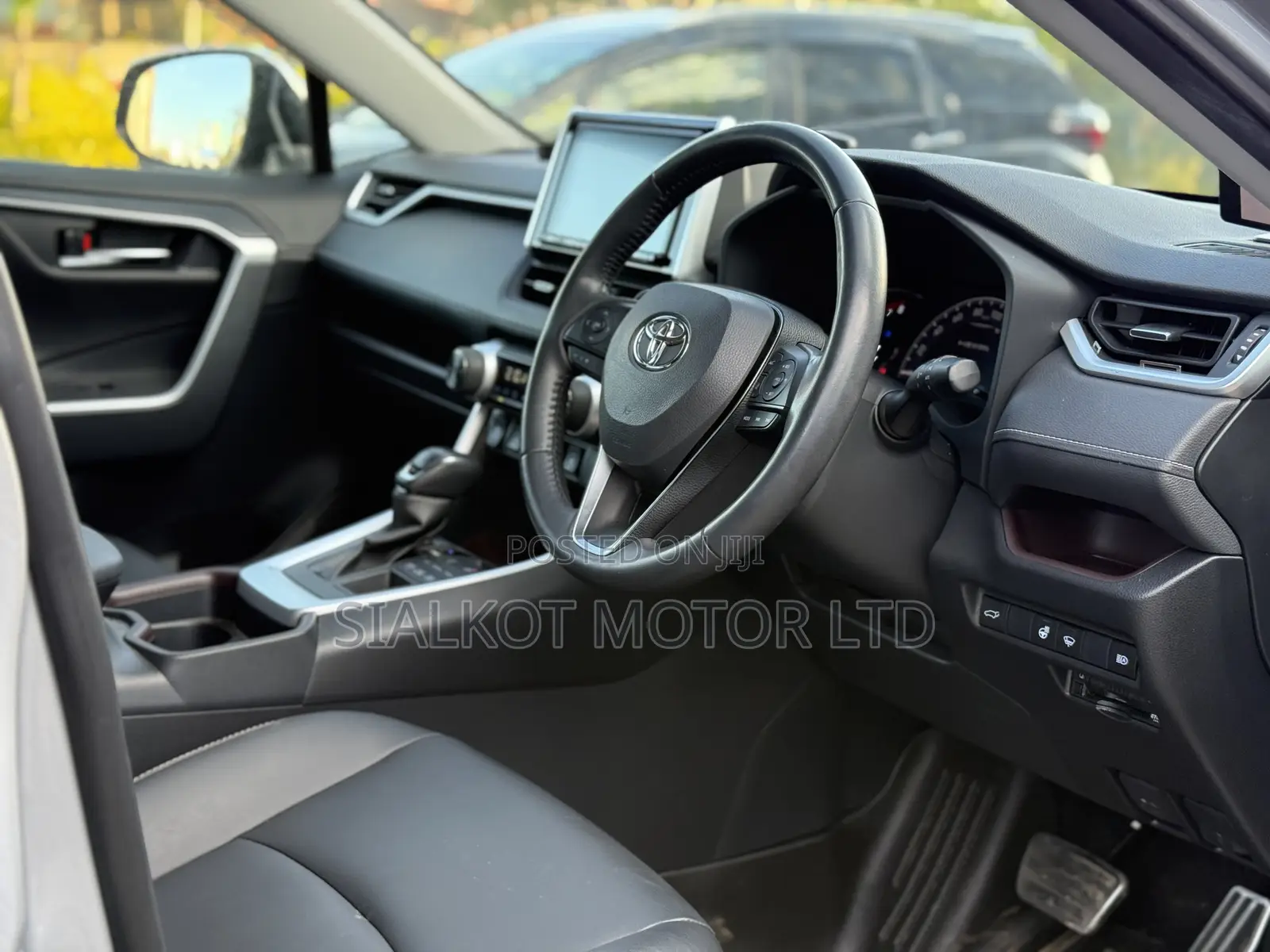 Toyota RAV4 LE AWD 2019 Silver