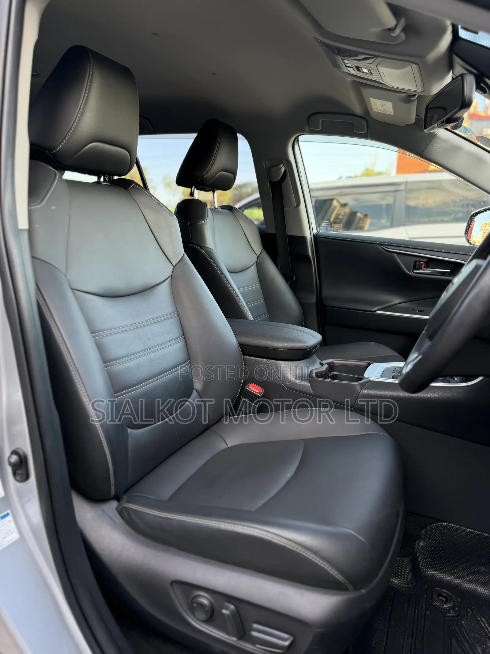 Toyota RAV4 LE AWD 2019 Silver