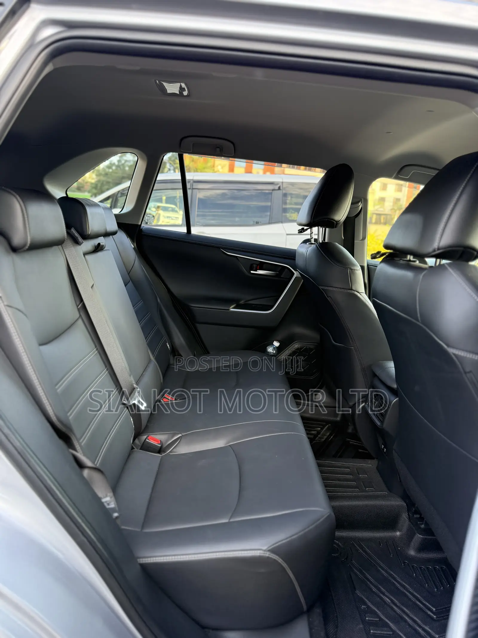 Toyota RAV4 LE AWD 2019 Silver