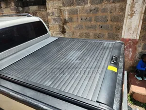 Black Roller Shutter Tonneau Cover Suitable for Toyota Hilux