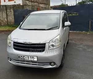 Toyota Noah 2.0 143hp FWD (8 Seater) 2008 Silver