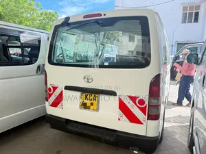 Toyota HiAce 2006 White
