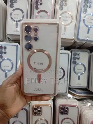 Electroplated Magnetic Clear Case for the Samsung Galaxy S23 Ultra.