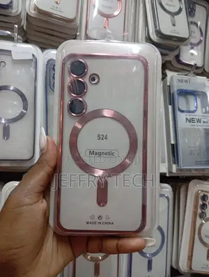 Clear Magnetic Phone Case Designed for the Samsung Galaxy S24.