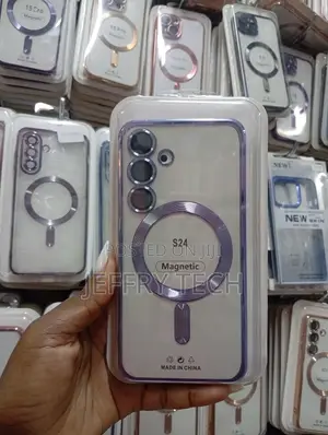 Transparent Magnetic Phone Case Designed for the Samsung Galaxy S24.
