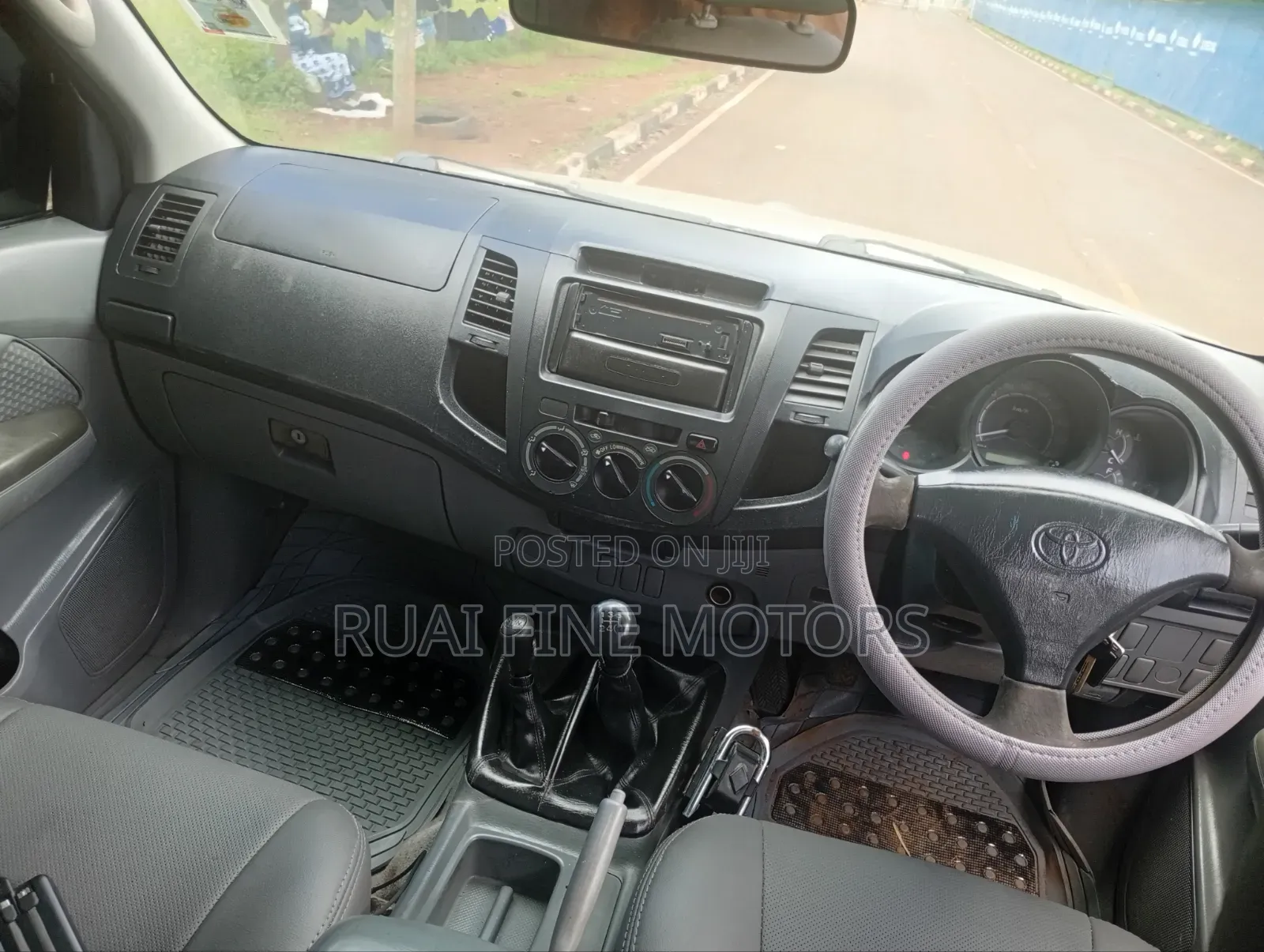 Toyota Hilux 2010 Silver