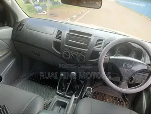 Toyota Hilux 2010 Silver
