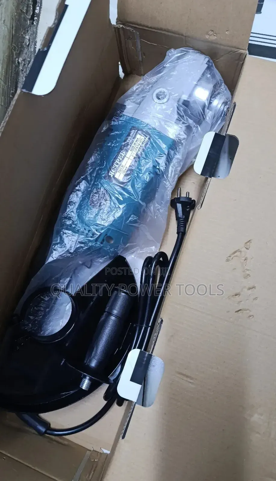 Makita Grinder 9inch