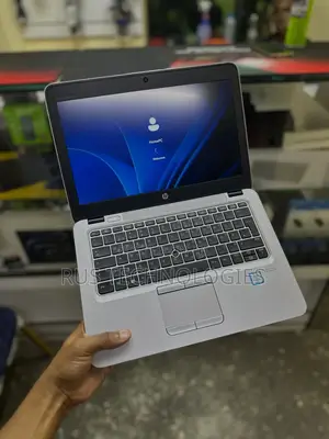 Laptop HP EliteBook 820 G3 8GB Intel Core i3 SSD 500GB