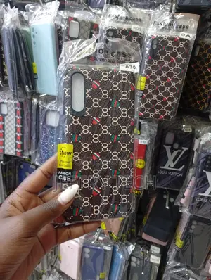 Generic Silicone Case Gucci Patterns for the Samsung Galaxy A70.