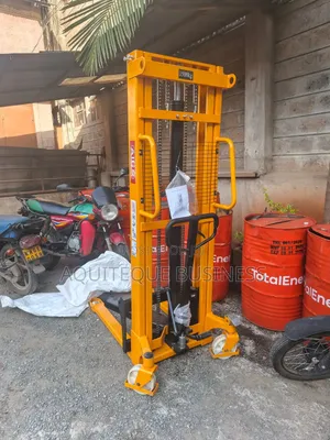 Manual Stacker 1.5 Tonnes