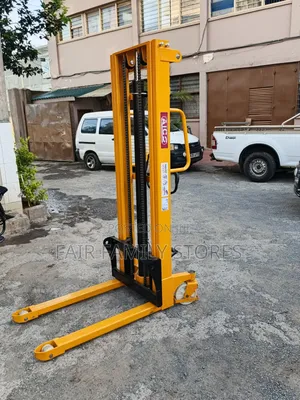 1.5 Tone Manuel Stacker