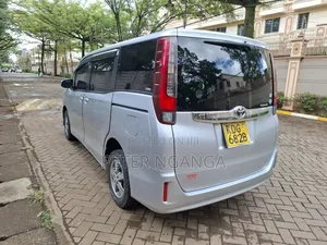Toyota Noah 2.0 FWD (8 Seater) 2015 Gray