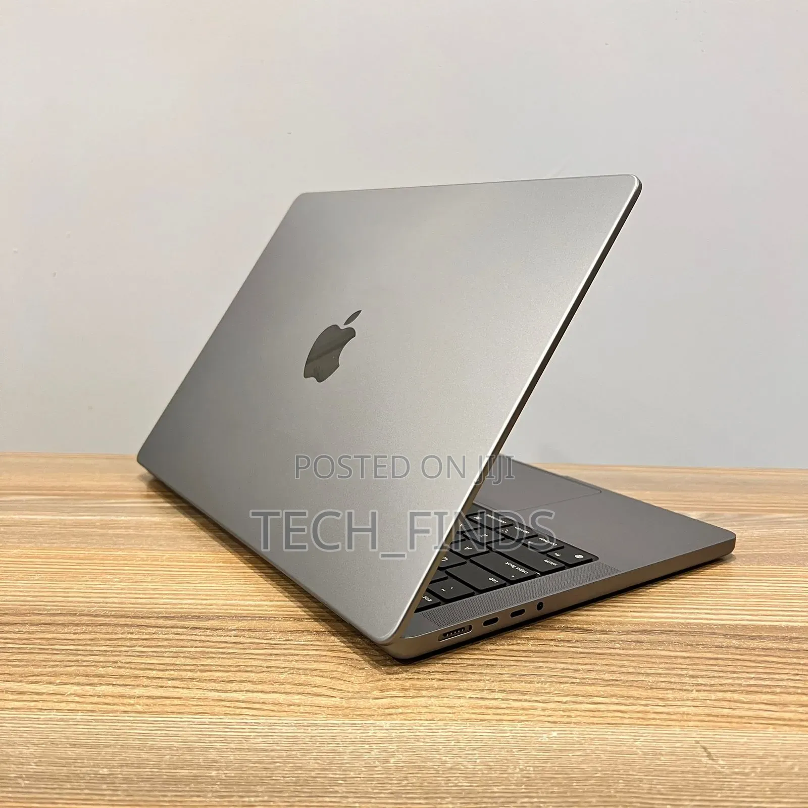 Laptop Apple MacBook Pro 2021 M1 16GB Apple M1 Pro SSD 512GB