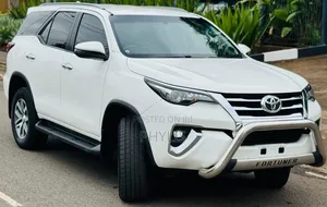 Toyota Fortuner 2.8 D AWD 2019 White