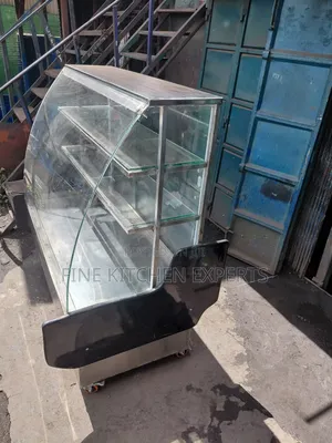 A Curved Cake Display.
