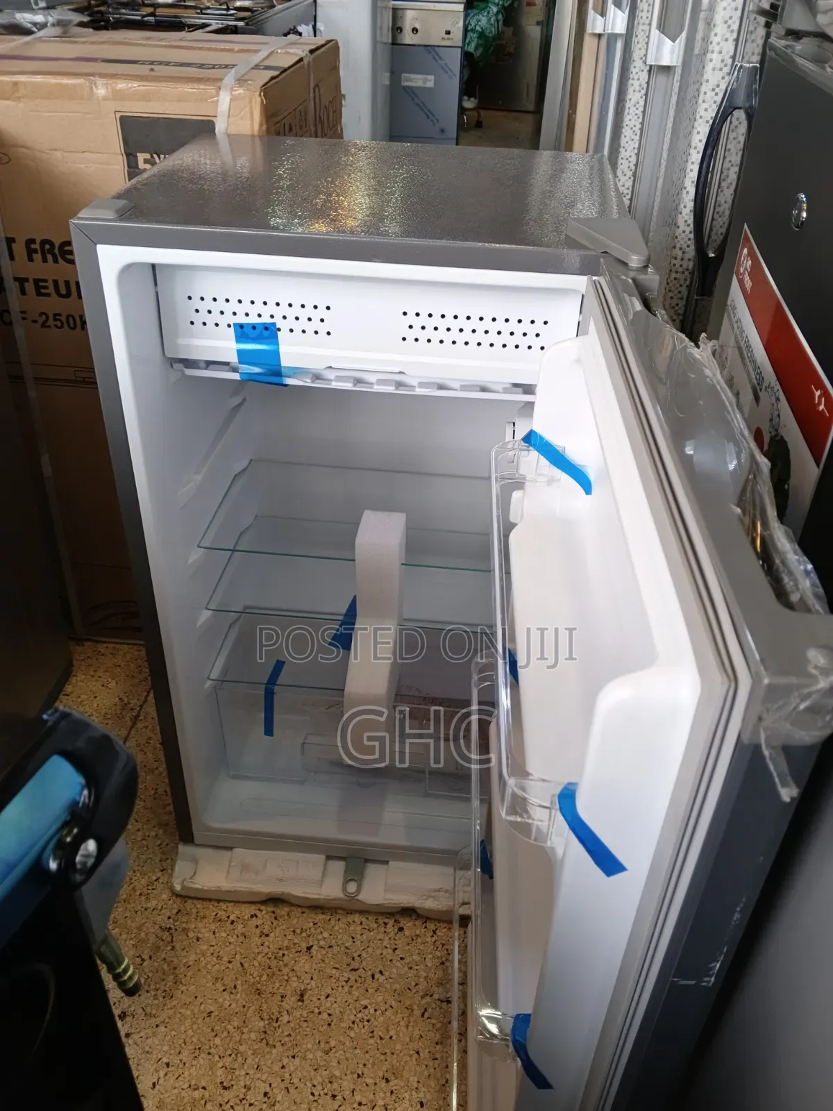 Roch Single Door Fridge (90l)
