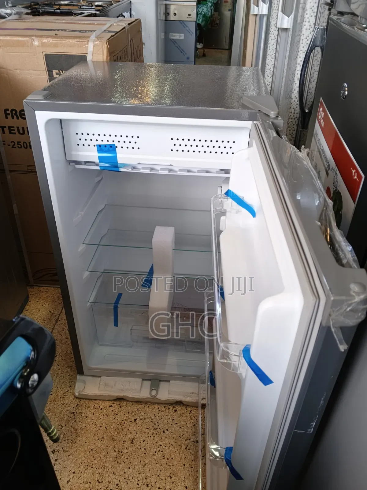 Roch Single Door Fridge (90l)