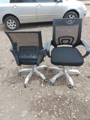Black Swivel Mesh Office Chair J